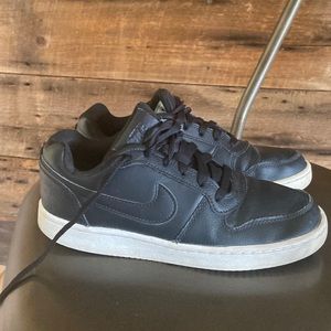 Black Nike Shoes 6.5 womens